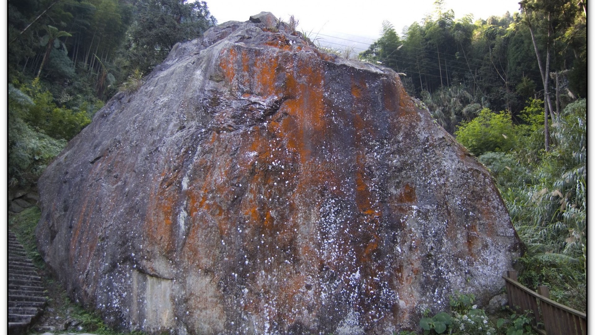 溪頭旅遊景點-巨石