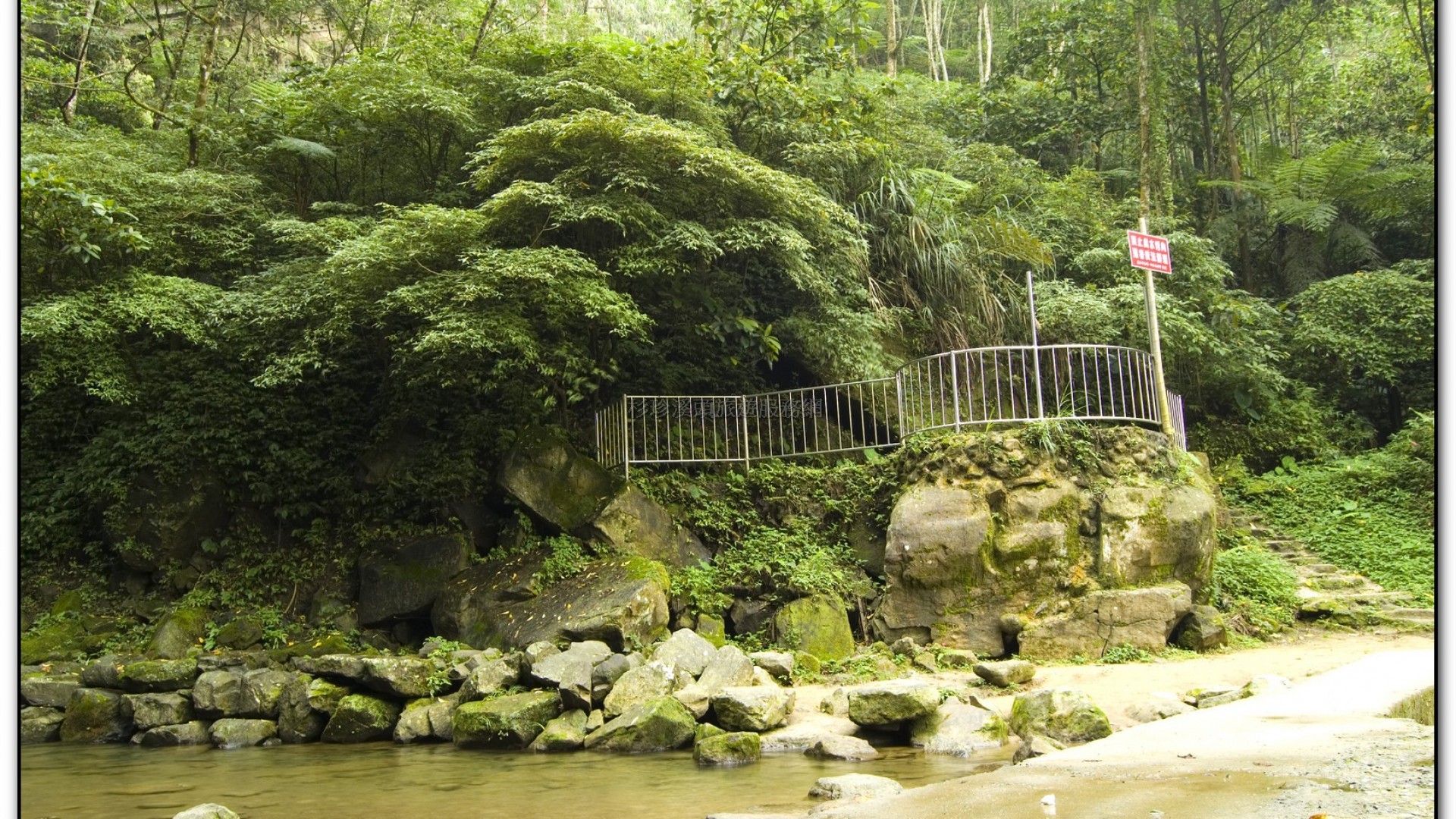 小半天旅遊景點-德興瀑布