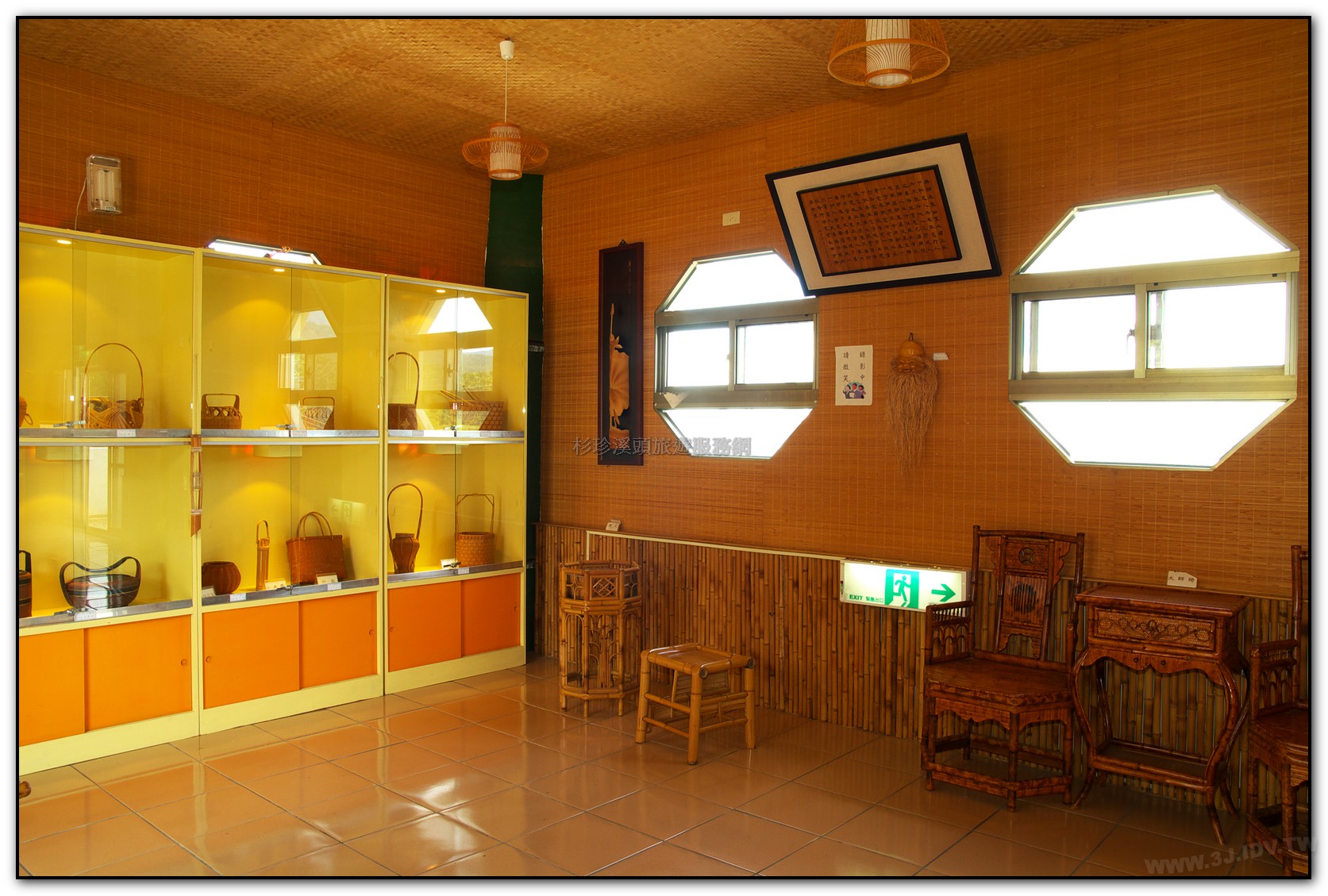 小半天旅遊中心窗明几淨的空間